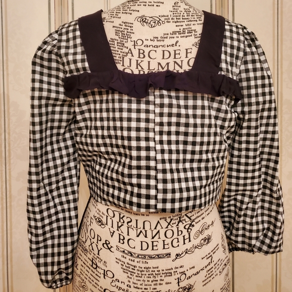 BCBG Button down blk/WHT plaid mid blouse - Picture 2 of 3